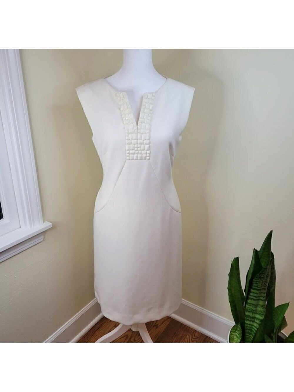 Tahari Sheath Dress Sleeveless Embellished Ivory White V-Neck Women's Size 2 - Picture 2 of 14